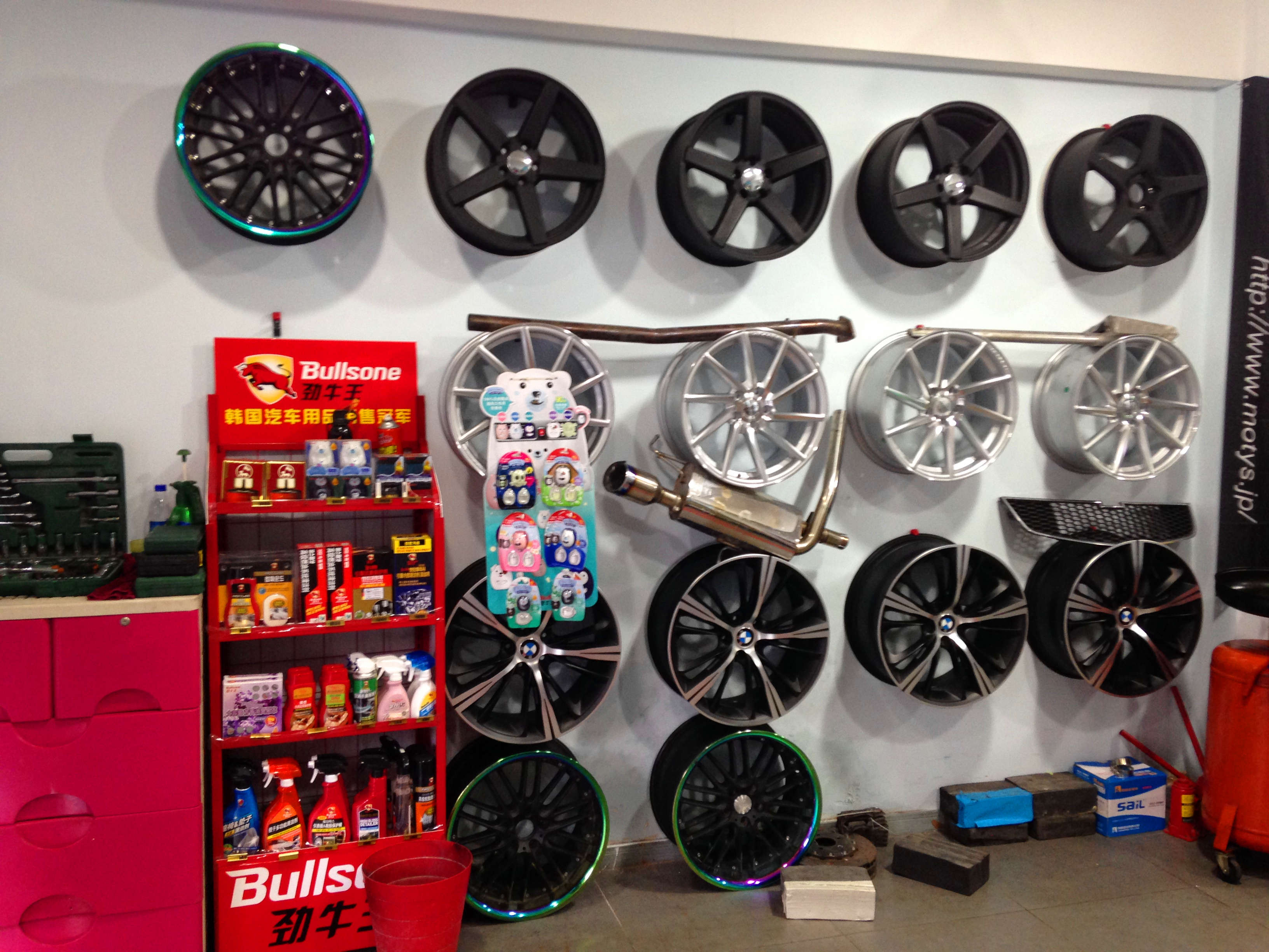 抖音汽車用品風(fēng)向 合成機(jī)油與品牌輪胎的批發(fā)新浪潮